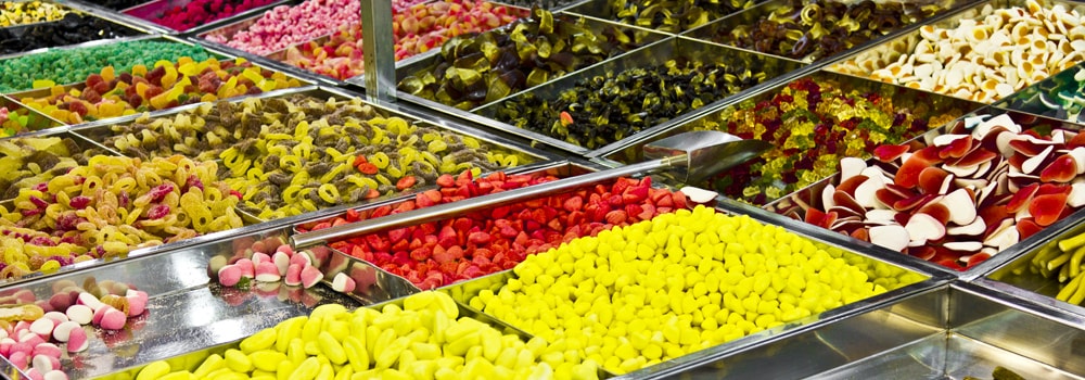 particolare di un banco di caramelle: dolce tipico portato dalla Befana a Piazza Navona